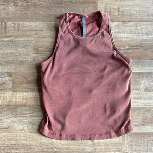 Vuori Pose Plyo Rosewood Workout Top